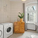 Apartamento Thewilhelmshavener Group Apartment, Group & Family Friendly, 100m2, 2br, 1 Living Room, Huge Table, Ideal For 4 - 6 Guests