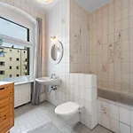 Thewilhelmshavener Group Apartment, Group & Family Friendly, 100m2, 2br, 1 Living Room, Huge Table, Ideal For 4 - 6 Guests Apartamento *