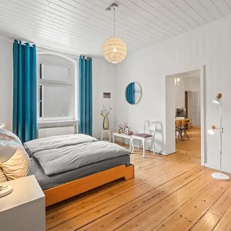 Thewilhelmshavener Group Apartment, Group & Family Friendly, 100m2, 2br, 1 Living Room, Huge Table, Ideal For 4 - 6 Guests Apartamento