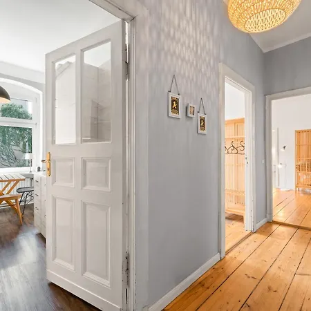 Apartment Thewilhelmshavener Group Apartment, Group & Family Friendly, 100m2, 2br, 1 Living Room, Huge Table, Ideal For 4 - 6 Guests