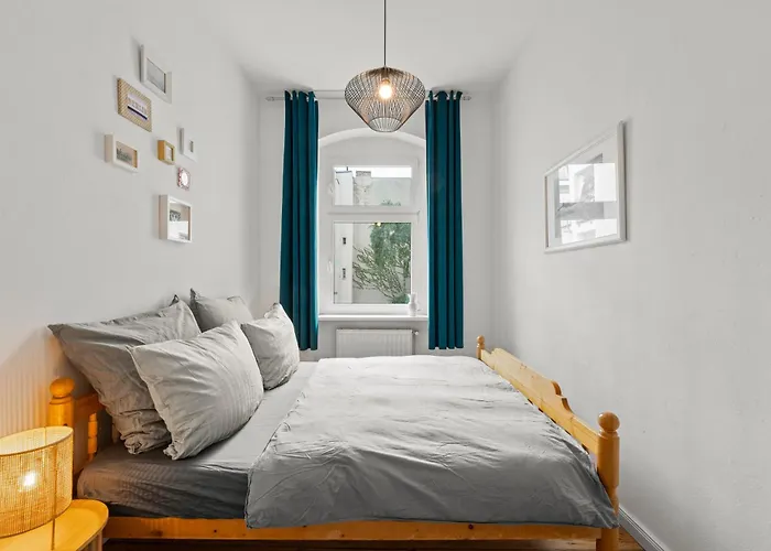 Thewilhelmshavener Group Apartment, Group & Family Friendly, 100m2, 2br, 1 Living Room, Huge Table, Ideal For 4 - 6 Guests