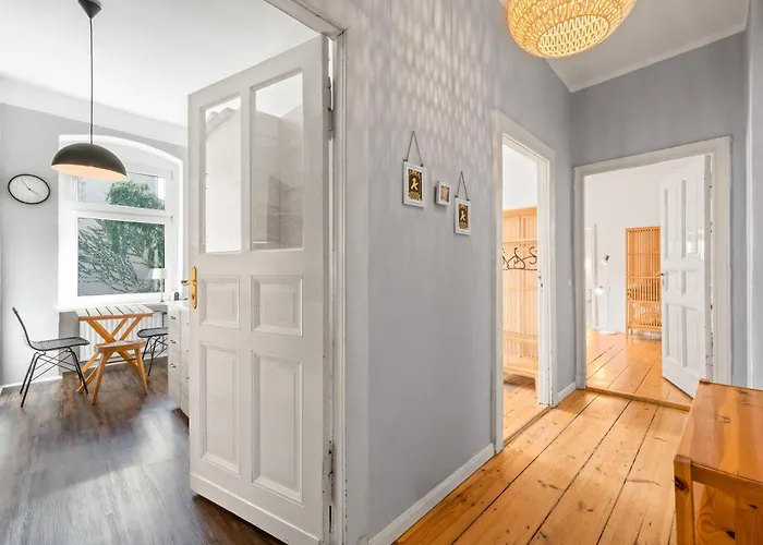 Apartamento Thewilhelmshavener Group Apartment, Group & Family Friendly, 100m2, 2br, 1 Living Room, Huge Table, Ideal For 4 - 6 Guests