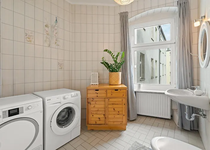 شقة Thewilhelmshavener Group Apartment, Group & Family Friendly, 100m2, 2br, 1 Living Room, Huge Table, Ideal For 4 - 6 Guests