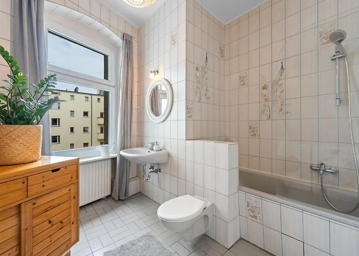 Thewilhelmshavener Group Apartment, Group & Family Friendly, 100m2, 2br, 1 Living Room, Huge Table, Ideal For 4 - 6 Guests Appartement *