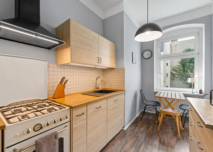 شقة Thewilhelmshavener Group Apartment, Group & Family Friendly, 100m2, 2br, 1 Living Room, Huge Table, Ideal For 4 - 6 Guests برلين