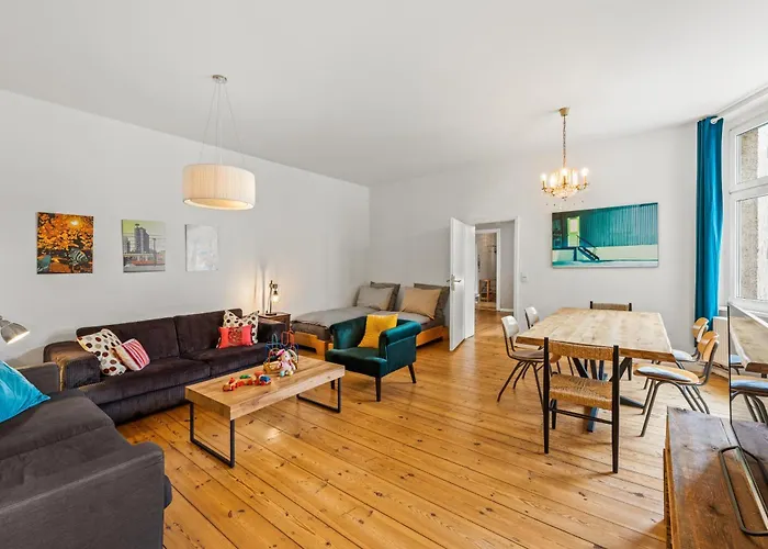 Thewilhelmshavener Group Apartment, Group & Family Friendly, 100m2, 2br, 1 Living Room, Huge Table, Ideal For 4 - 6 Guests Διαμέρισμα