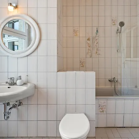 Thewilhelmshavener Group Apartment, Group & Family Friendly, 100m2, 2br, 1 Living Room, Huge Table, Ideal For 4 - 6 Guests Daire Berlin