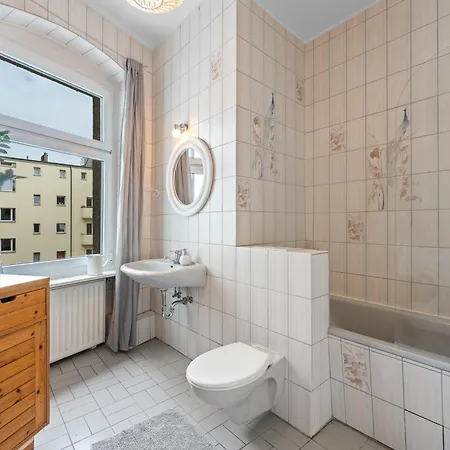 Thewilhelmshavener Group Apartment, Group & Family Friendly, 100m2, 2br, 1 Living Room, Huge Table, Ideal For 4 - 6 Guests Daire *