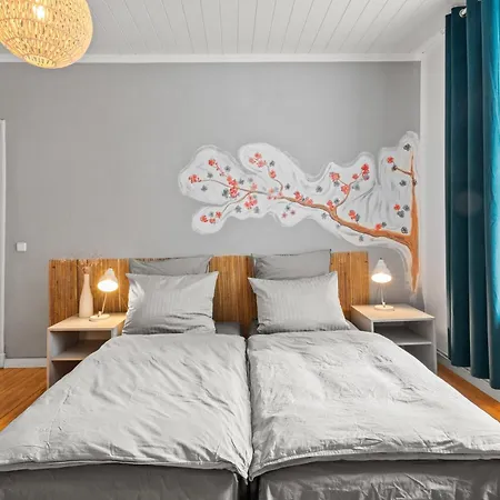 Thewilhelmshavener Group Apartment, Group & Family Friendly, 100m2, 2br, 1 Living Room, Huge Table, Ideal For 4 - 6 Guests Διαμέρισμα Βερολίνο