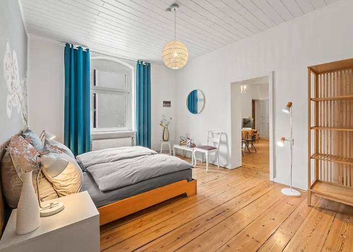 Thewilhelmshavener Group Apartment, Group & Family Friendly, 100m2, 2br, 1 Living Room, Huge Table, Ideal For 4 - 6 Guests Διαμέρισμα