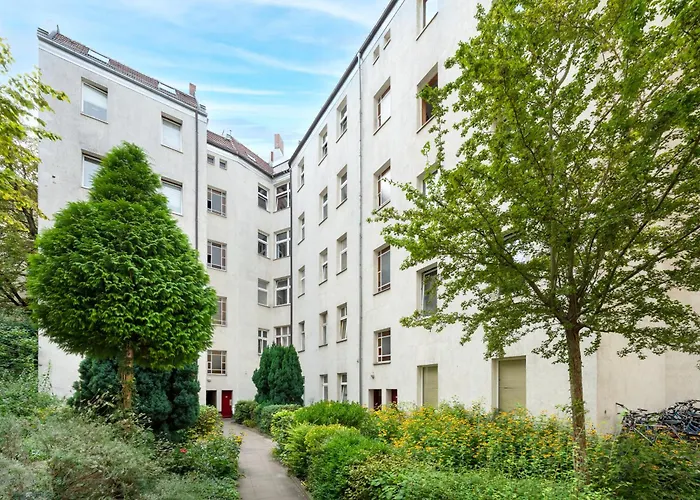 Thewilhelmshavener Group Apartment, Group & Family Friendly, 100m2, 2br, 1 Living Room, Huge Table, Ideal For 4 - 6 Guests *