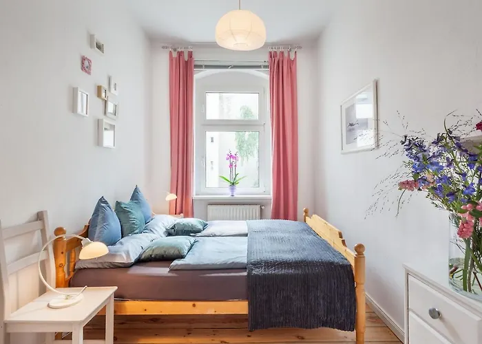 Thewilhelmshavener Group Apartment, Group & Family Friendly, 100m2, 2br, 1 Living Room, Huge Table, Ideal For 4 - 6 Guests Διαμέρισμα *