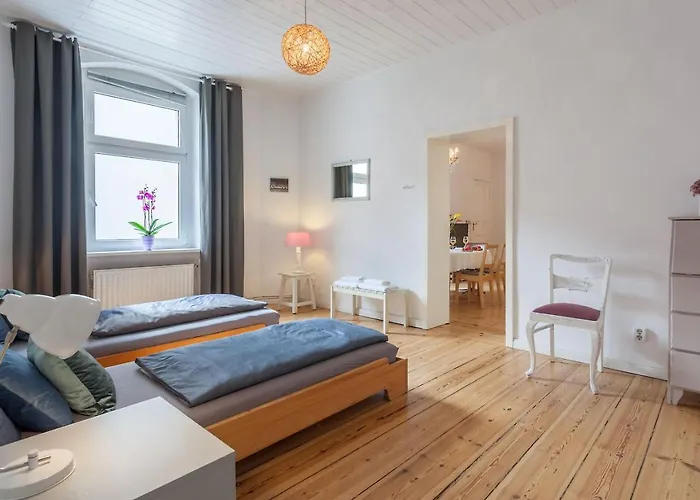 Thewilhelmshavener Group Apartment, Group & Family Friendly, 100m2, 2br, 1 Living Room, Huge Table, Ideal For 4 - 6 Guests Διαμέρισμα