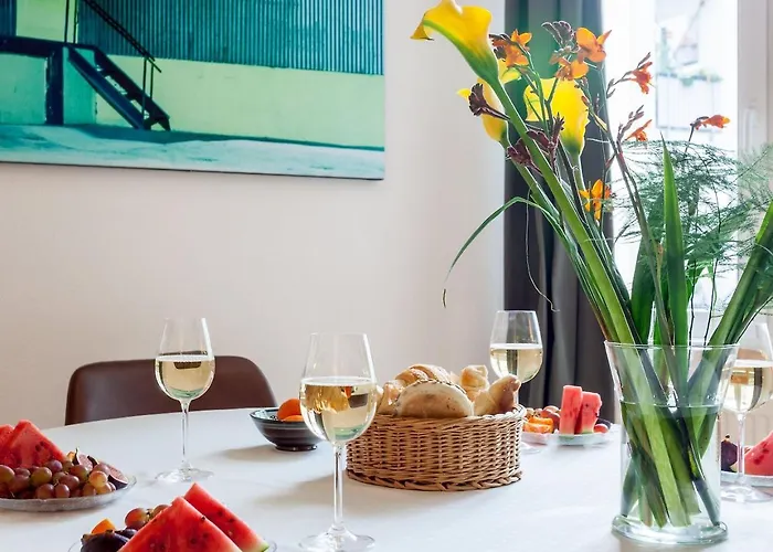 Thewilhelmshavener Group Apartment, Group & Family Friendly, 100m2, 2br, 1 Living Room, Huge Table, Ideal For 4 - 6 Guests Διαμέρισμα